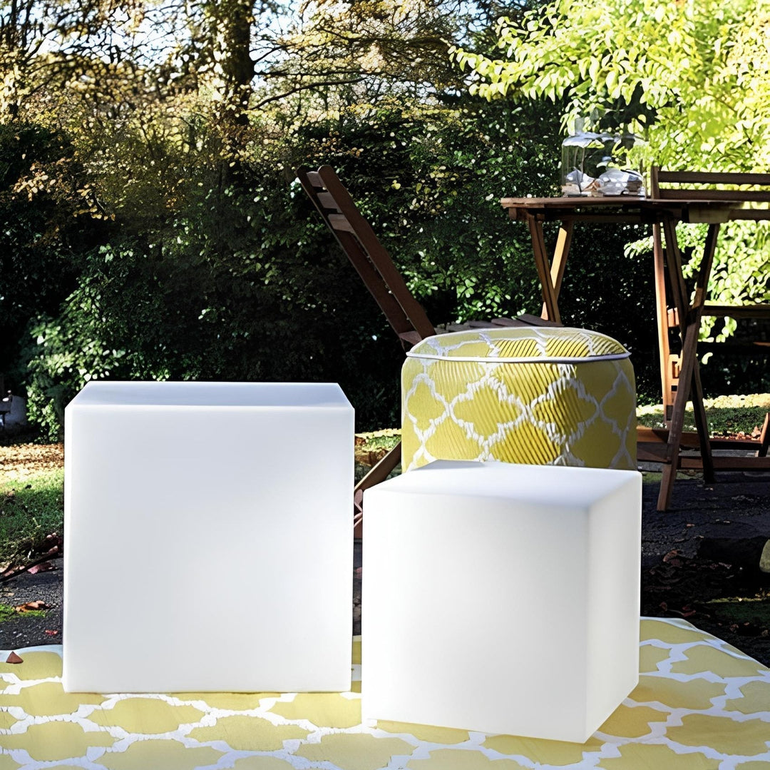Kabellose Würfel LED-Leuchte als Stimmungslicht. Perfekt für Garten, Terrasse und Poolbereich.