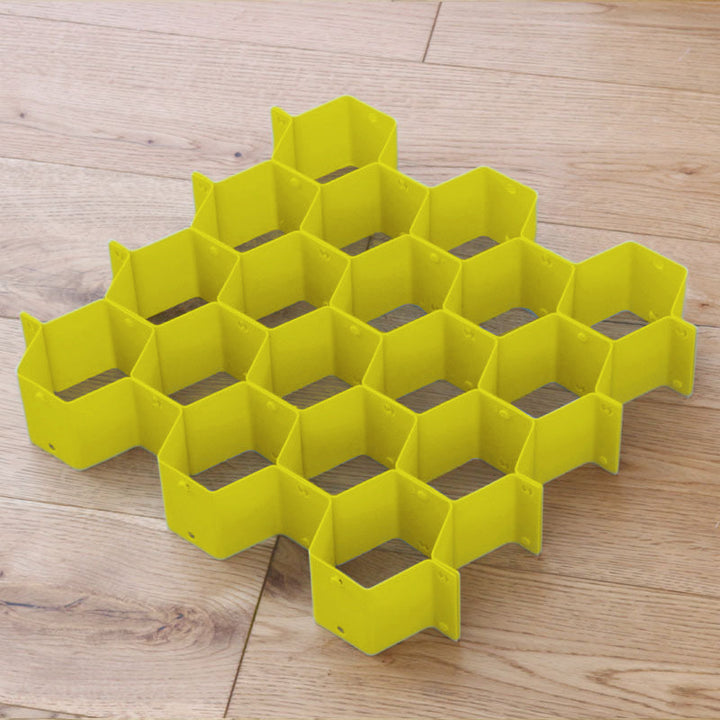 Büro-Schubladenorganizer im Waben-Look; sortiert Stifte, Büroklammern und kleine Utensilien für mehr Effizienz.