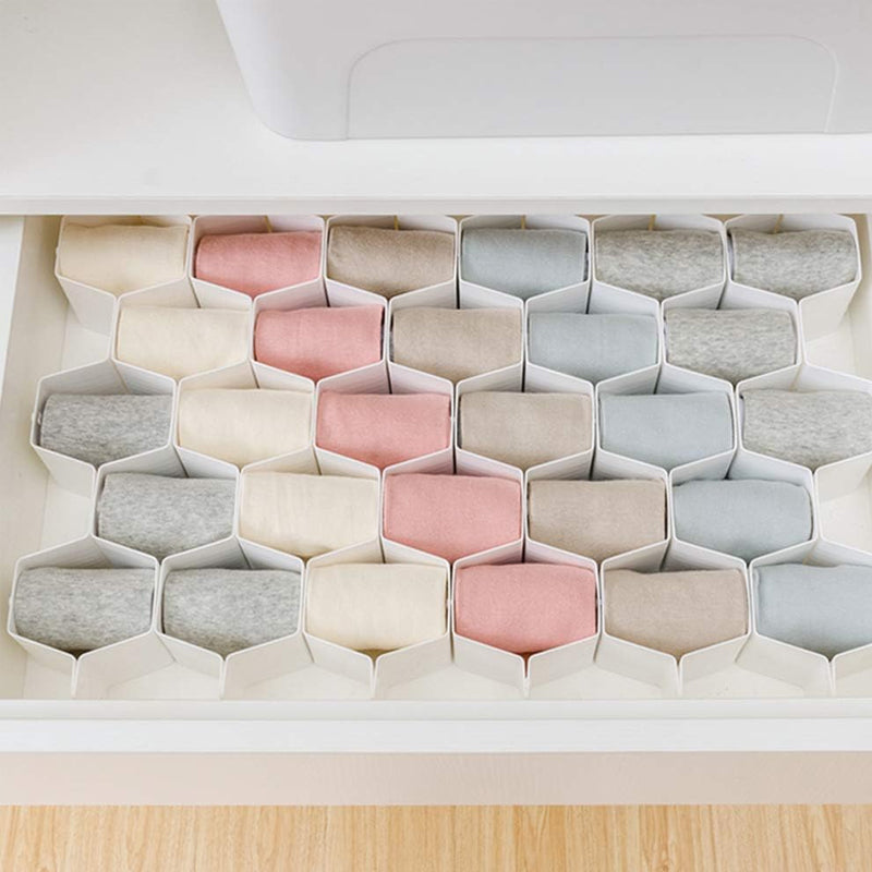 Kleinteile-Organizer im Waben-Design; ideal für Schmuck, Gürtel oder Krawatten; sorgt für Schubladenordnung.