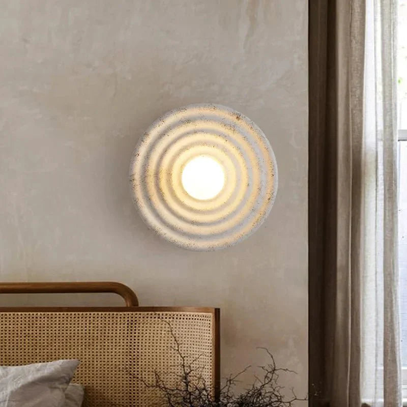 Moderne LED Wandleuchte aus Keramik für harmonische Wohnzimmer & Schlafzimmer; sanfte, blendfreie Beleuchtung.