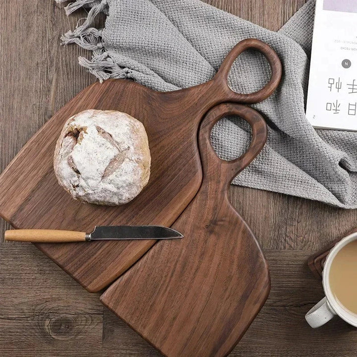 Elegante Walnuss Holzbretter, 2er Set, vielseitig als Schneidbrett oder Servierplatte in der modernen Küche.