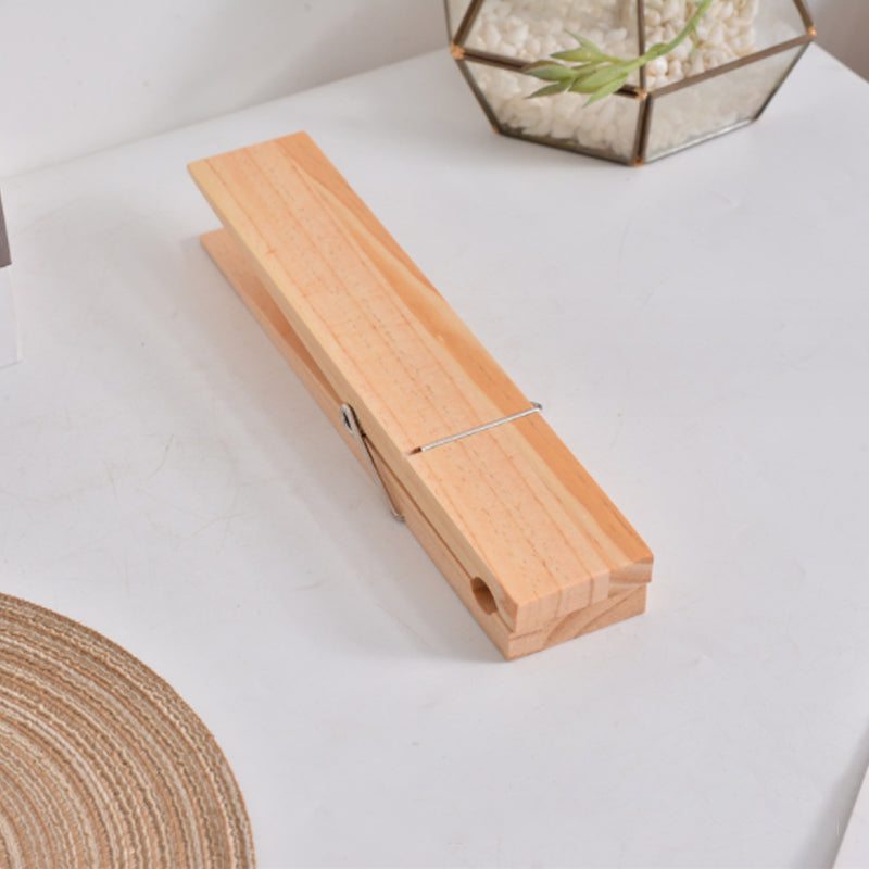 Kreativer Handtuchhalter aus Holz zum Aufhängen, Wäscheklammer-Design, rustikal.