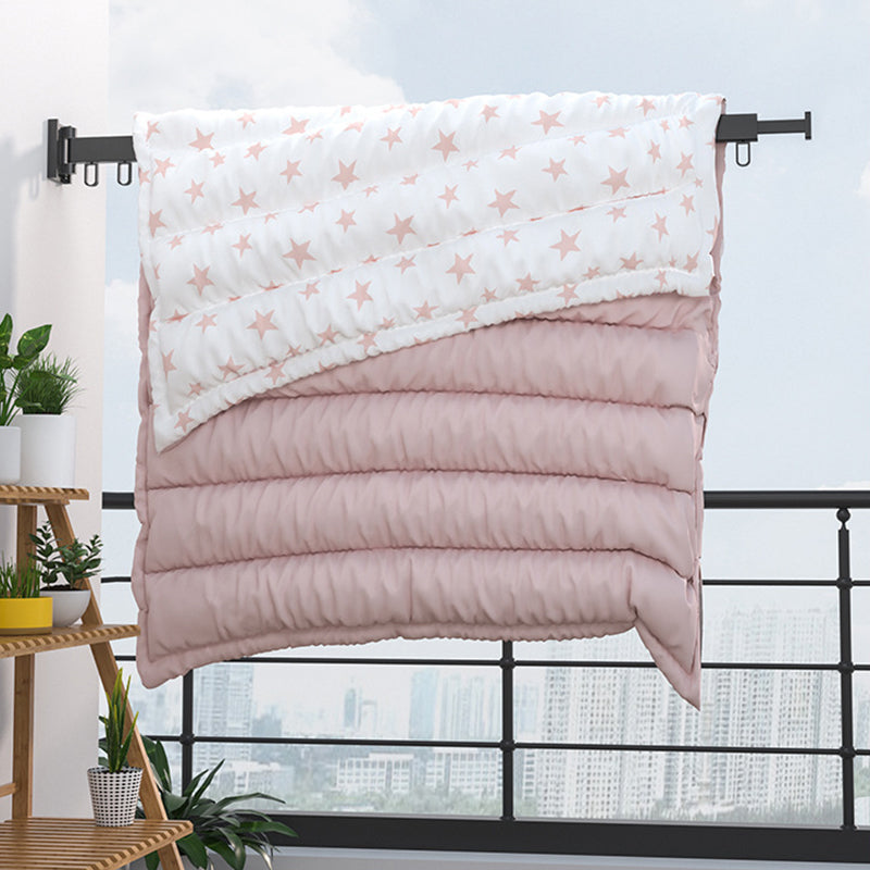 Robuster Metall-Wand-Kleiderständer mit klappbarem Haken, perfekt für moderne, organisierte Haushalte.