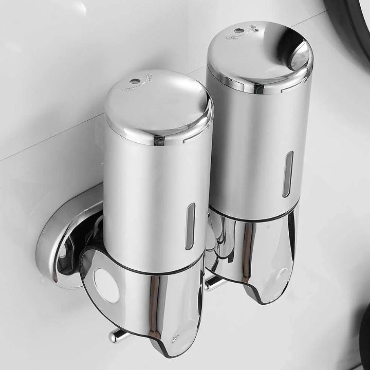Eleganter Wandseifenspender aus Edelstahl in Silber für Flüssigseife, hygienisch.
