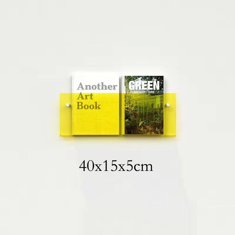 Transparente Acryl-Wandablage für Zeitschriften, ideal für ein aufgeräumtes und elegantes Wohnzimmer.