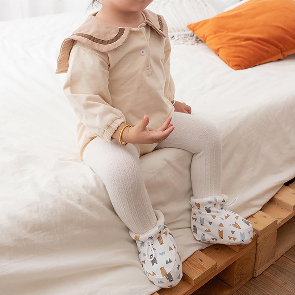 Weiche Kleinkindschuhe, rutschfeste Winter-Booties für Babyfüße, perfekte Unterstützung bei ersten Schritten.