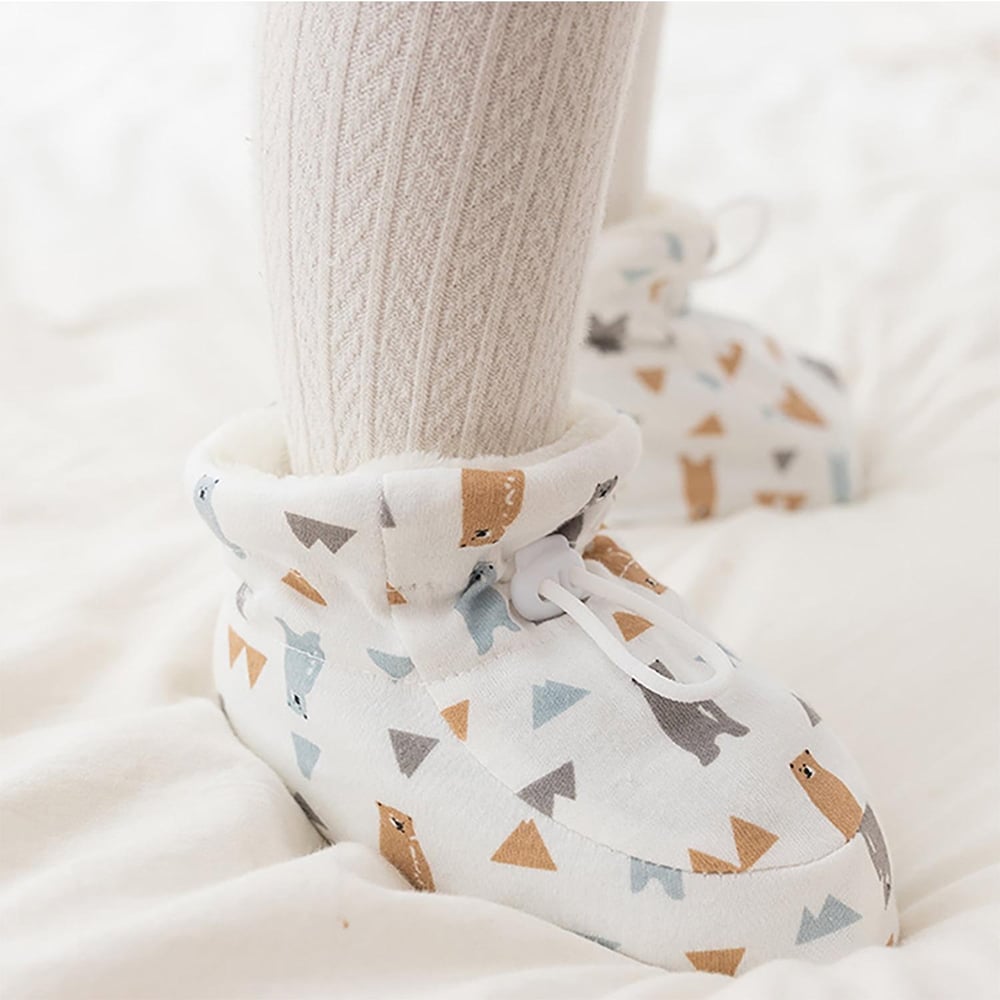 Warme Babyschuhe mit Kordelzug, rutschfeste Sohle für sichere erste Schritte, Baby-Fußwärmer im Winter.