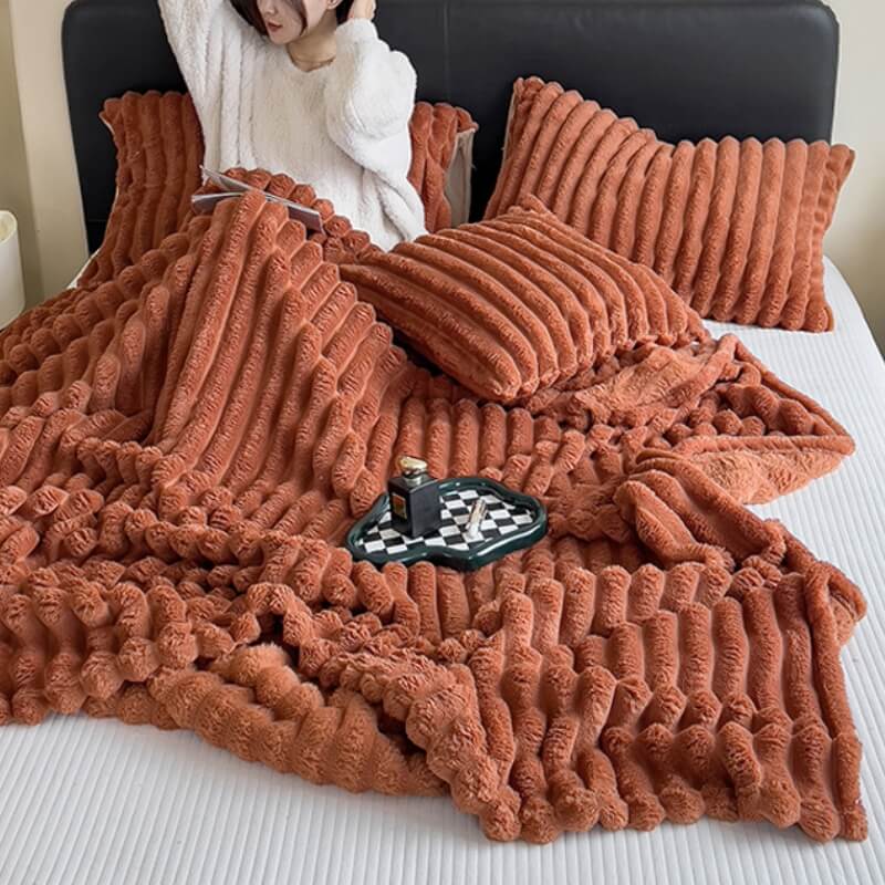 Hochwertige Kunstfell-Decke, ideal als warmer Sofa-Überwurf oder gemütliche Hundedecke.