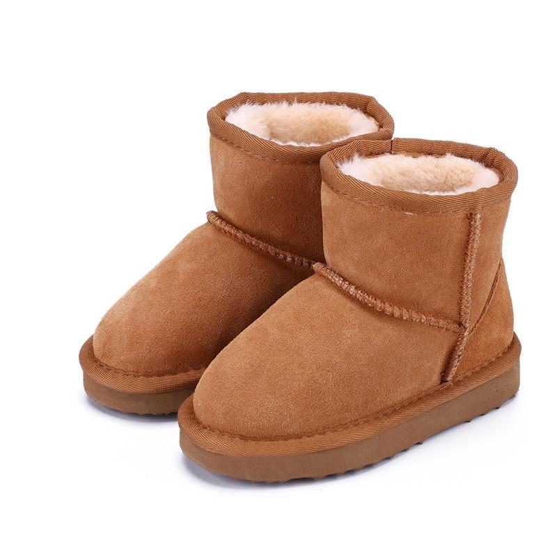 Warme, wasserdichte Kinder Winterstiefel mit rutschfester Sohle für Schnee und Outdoor-Abenteuer.