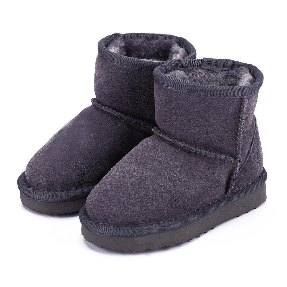 Rutschfeste Kinder Winterstiefel gewährleisten sicheren Halt auf glattem Untergrund und Schnee für Spielspaß.