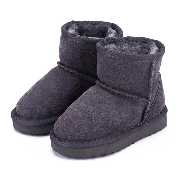 Rutschfeste Kinder Winterstiefel gewährleisten sicheren Halt auf glattem Untergrund und Schnee für Spielspaß.