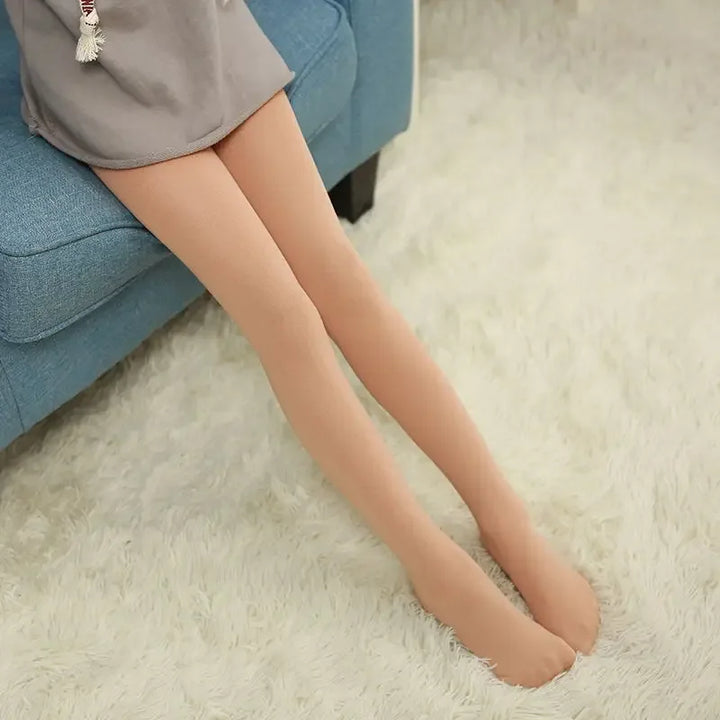 Alltags-Mädchen Thermo-Strumpfhose, fleece-gefüttert von Warmelle. Warme, bequeme und dehnbare Kindermode für den Winter.