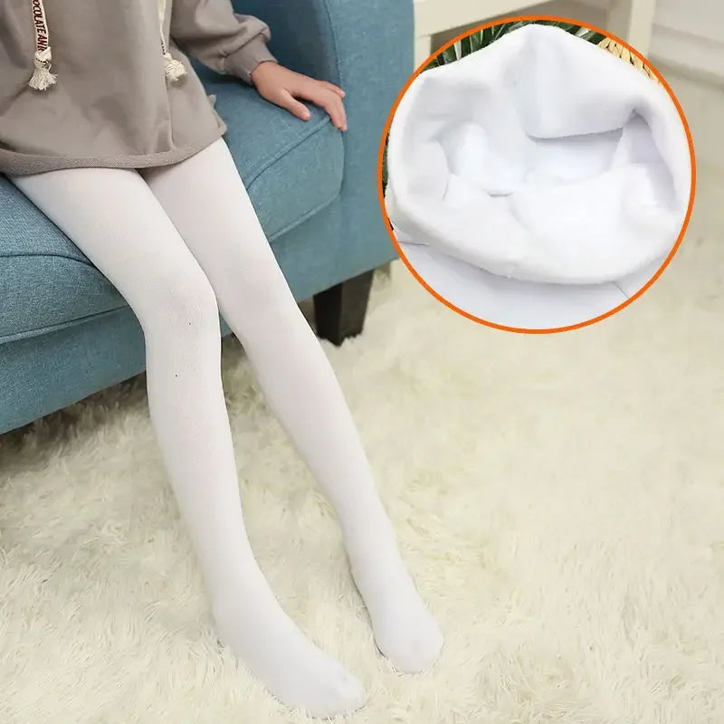 Weiche Mädchen Thermo-Strumpfhose von Warmelle, fleece-gefüttert für Winter. Dehnbar & bequem für Spiel und Alltag.