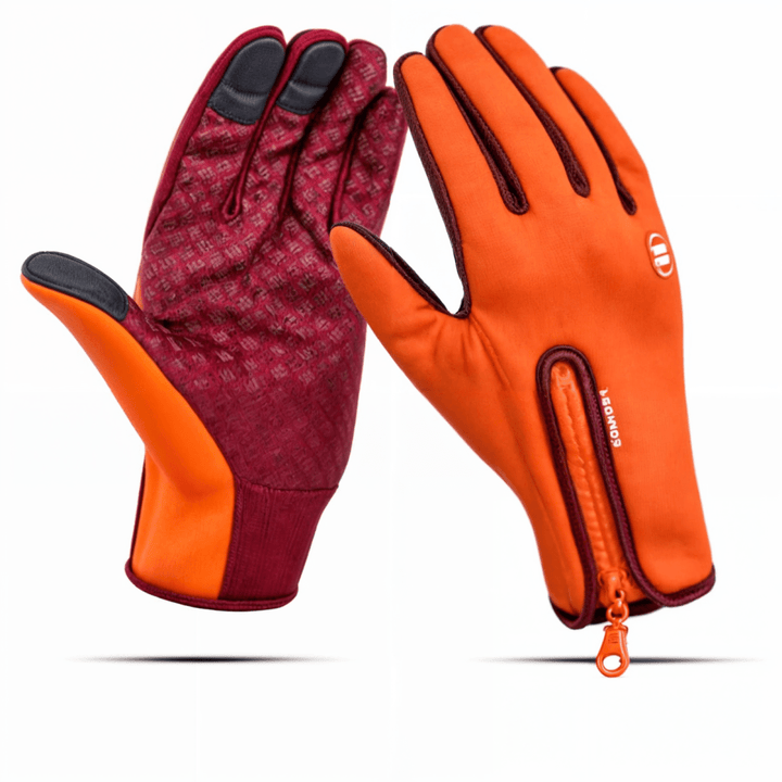 Hand bedient Smartphone mit WARMTOUCH Touchscreen-Handschuhen; idealer Kälteschutz im Winter.