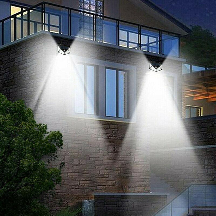 Wasserdichte 100 LED Solar Wandleuchte mit Bewegungsmelder für sichere Außenbeleuchtung im Garten.