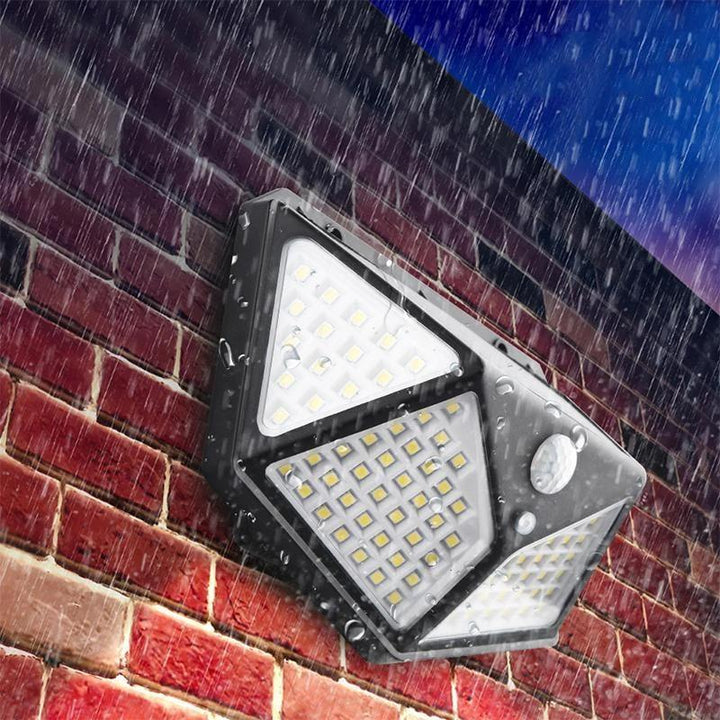 Robuste, wasserdichte 100 LED Solar Außenleuchte für ganzjährige, zuverlässige Beleuchtung von Hof & Garten.