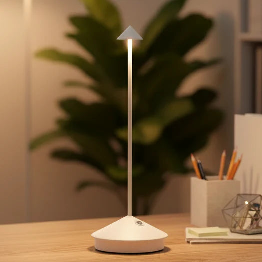 Wasserdichte, dimmbare LED-Beleuchtung für stimmungsvolle Akzente im Innen- und Außenbereich; USB-aufladbar.