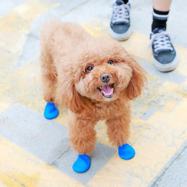 Detailaufnahme der rutschfesten Sohle der wasserdichten Hundeschuhe für maximalen Grip und Schutz.