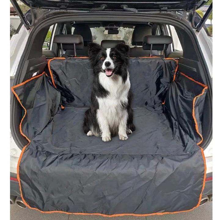 Wasserdichte Kofferraumschutzdecke für Hunde aus Polyester. Schützt Ihr Auto zuverlässig vor Schmutz und Nässe.