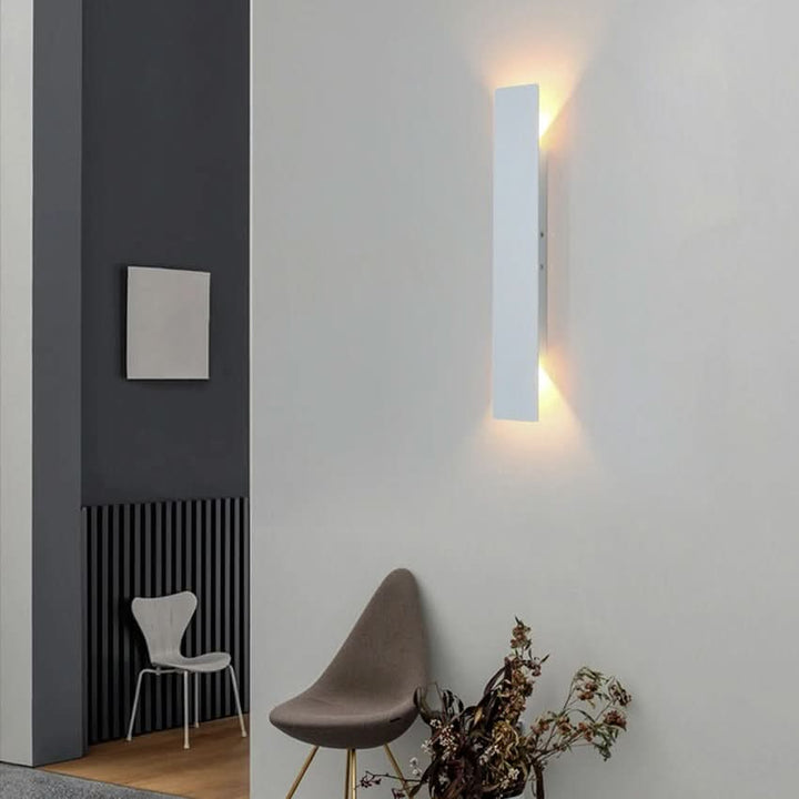 Schlanke, moderne LED-Außenwandleuchte aus Aluminium, wasserdicht, für Garten & Terrasse.