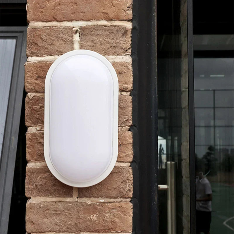 Wasserdichte LED-Deckenleuchte für Feuchträume, IP65, ideal für Bad & Küche.