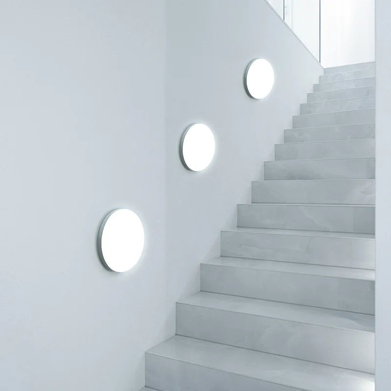 Robuste LED-Deckenleuchte für Badezimmer & Keller, wasserdicht und langlebig.