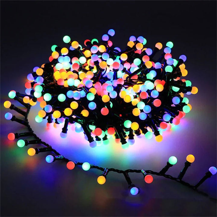 Wasserdichte LED-Lichterkette für den Garten, ideal für festliche Outdoor-Dekoration mit 8 Modi.