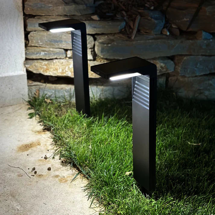 Wasserdichte Solar-Gartenleuchte mit LED-Licht für stimmungsvolle Abende im Außenbereich.