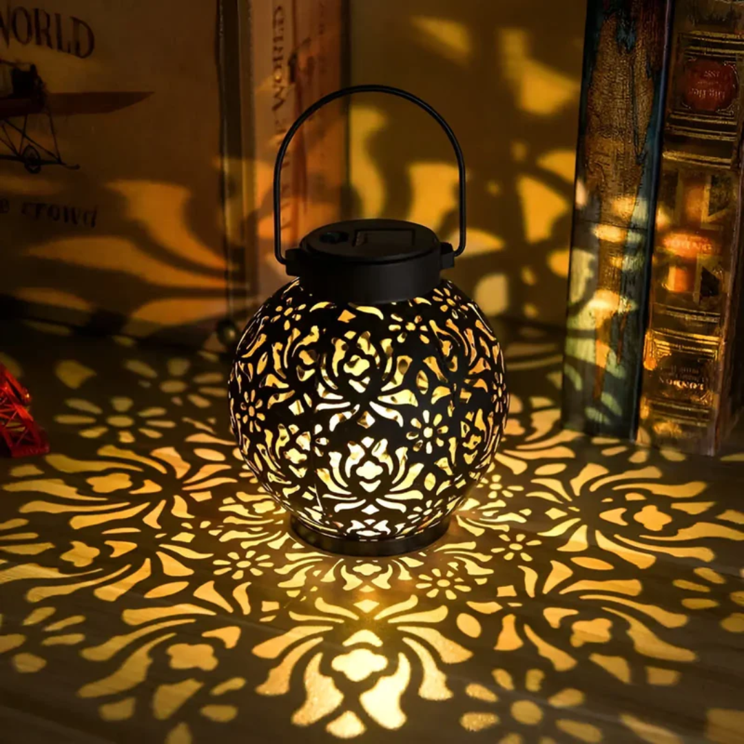 Elegante Solar-Hängelampe für Außenbeleuchtung, LED-Gartenleuchte spendet warmes stimmungsvolles Licht.