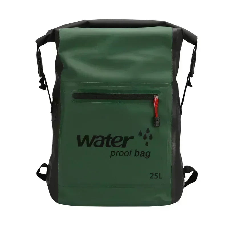 Schwarzer 25L wasserdichter Rolltop-Rucksack, Vorderansicht. Perfekt für Outdoor-Abenteuer, Trekking & als Reiserucksack.