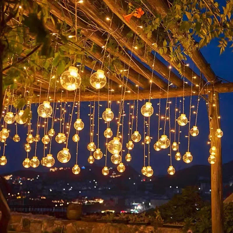 Zauberhafter 3,5m LED Lichterkette Vorhang, IP44 wasserdicht, als Außenbeleuchtung für Garten, Balkon & festliche Deko.