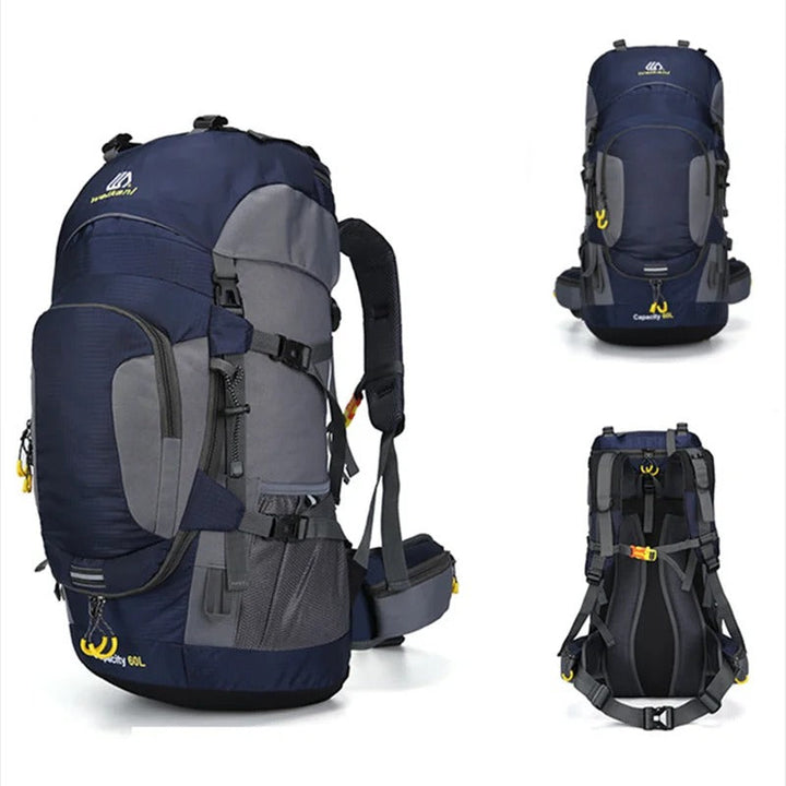 Geräumiger 60L "AdventurePro" Rucksack, vollgepackt für lange Wanderungen und Outdoor-Touren.