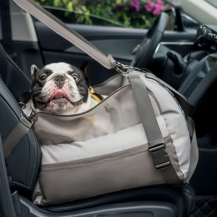 Atmungsaktiver & wasserdichter Hunde-Autositz aus robustem Nylon für trockenen Komfort im Auto.