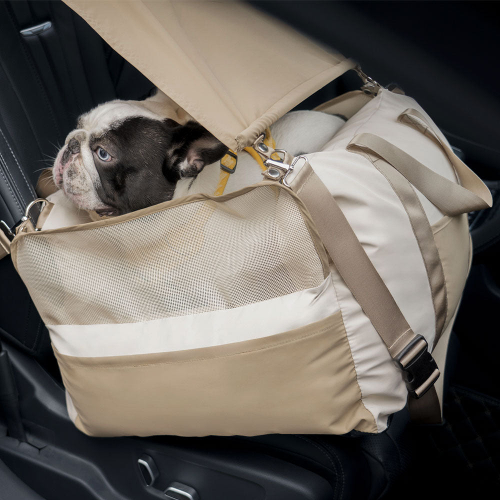 Robuster Hunde-Autositz aus wasserdichtem Nylon mit atmungsaktivem Sonnenschutz für jedes Wetter.