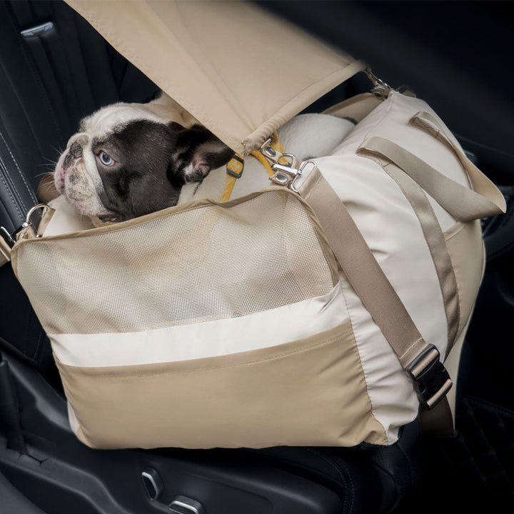 Robuster Hunde-Autositz aus wasserdichtem Nylon mit atmungsaktivem Sonnenschutz für jedes Wetter.