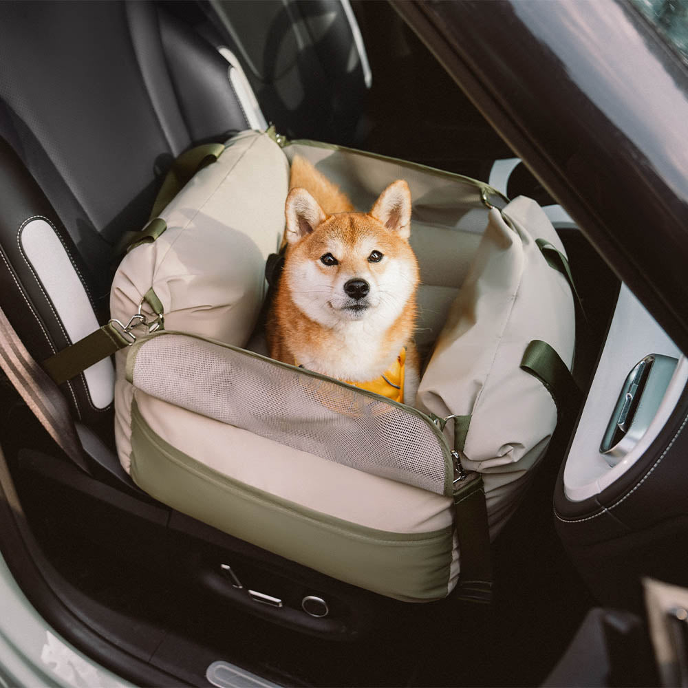 Sicherer & atmungsaktiver Hundeautositz, perfekt für lange Reisen mit kleinen Hunden.