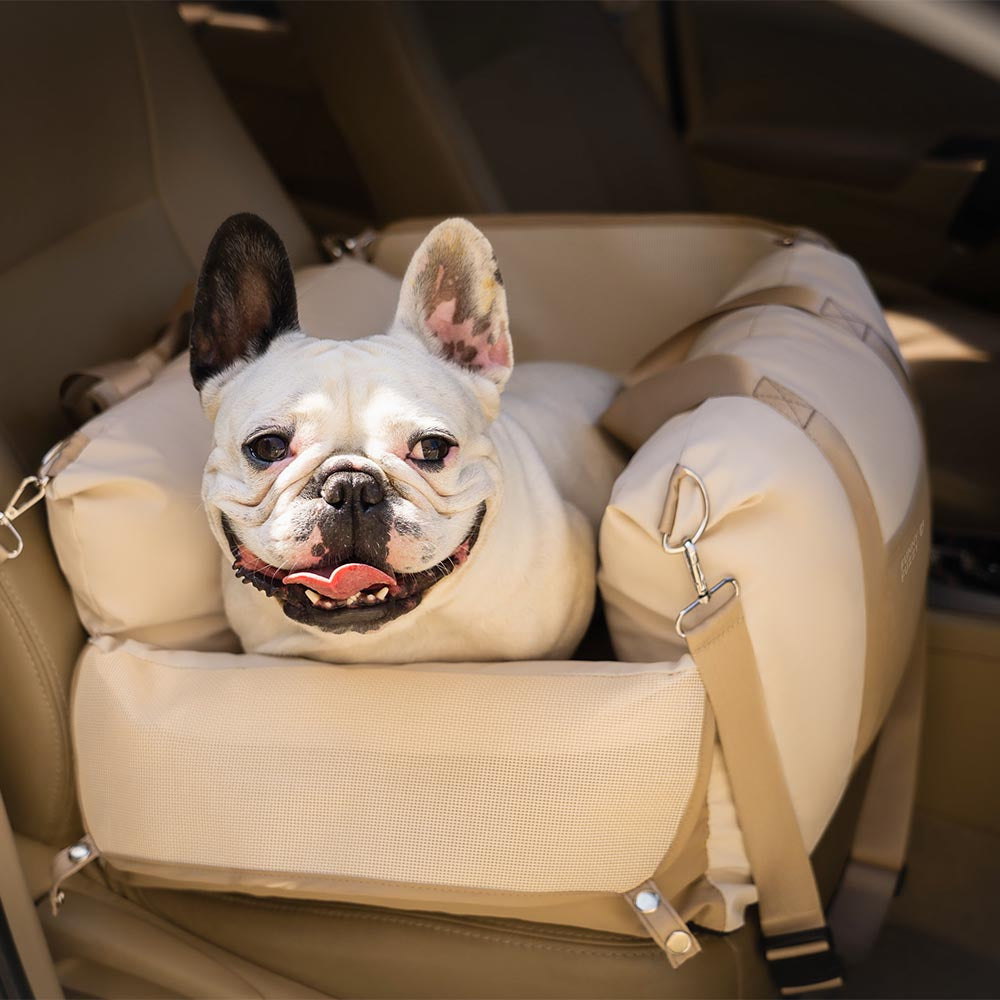 Hunde-Komfort Autositz, wasserdicht und atmungsaktiv, für entspannte Roadtrips.