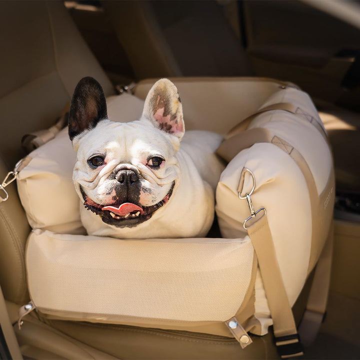 Hunde-Komfort Autositz, wasserdicht und atmungsaktiv, für entspannte Roadtrips.