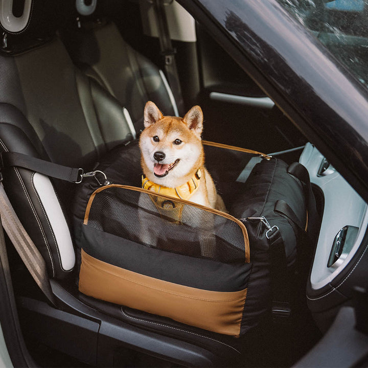 Komfortabler Hunde-Autositz für sichere Autofahrten, wasserdicht und leicht zu reinigen.