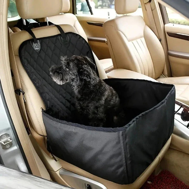 Robuster, wasserdichter Autositzschutz für Hunde. Hält Ihren Rücksitz sauber und Ihren Hund sicher.