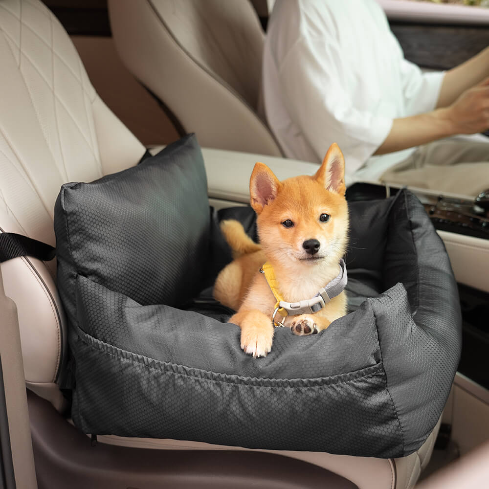 Hunde-Reisesitz, wasserdichtes Design in Grau, schützt das Auto vor Schmutz und bietet Sicherheit.