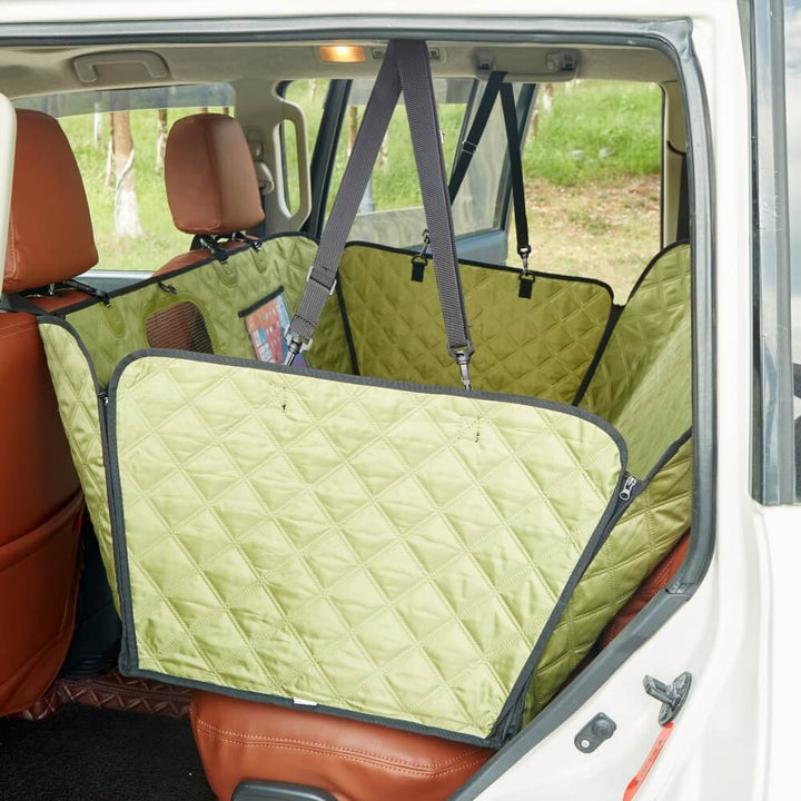 Kratzfester, wasserdichter Hundeautositzbezug, bietet optimalen Schutz und Komfort auf Reisen.