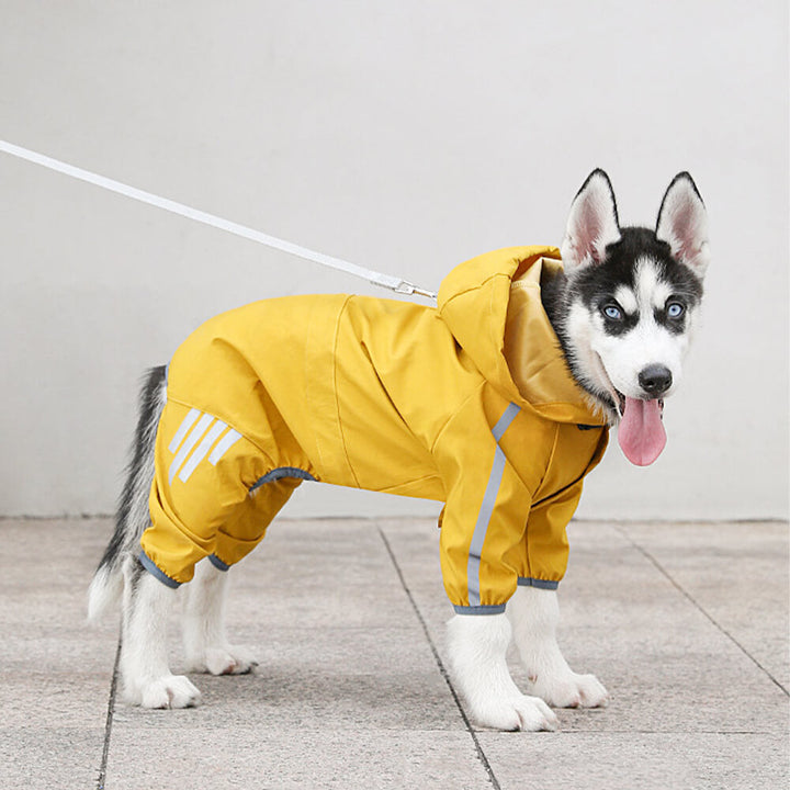 Outdoor Hunderegenmantel, wasserdicht & reflektierend, schützt Hunde bei Regen und Wind.