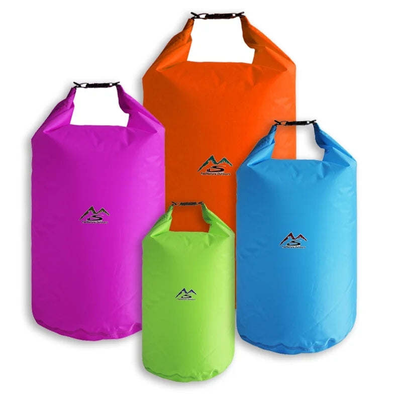Wasserdichter Packsack Set, robust für Outdoor, Camping & Reisen. Schützt Ausrüstung vor Nässe.