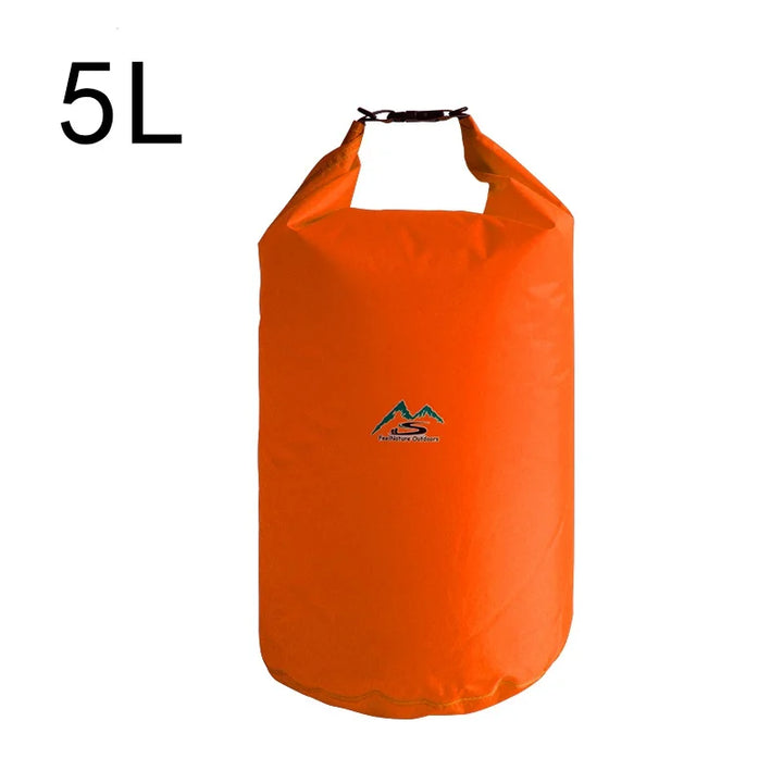 Wasserdichter Trockenbeutel für Camping & Wandern. Hält Ihre Gegenstände trocken und sicher.