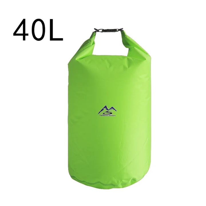 Robustes Packsack-Set in verschiedenen Größen, wasserdicht. Ideal für Outdoor-Ausrüstung.