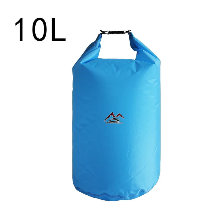 Robustes Packsack-Set, wasserdicht, für Kajak- und Strandbesuche. Schützt Kleidung & Technik.