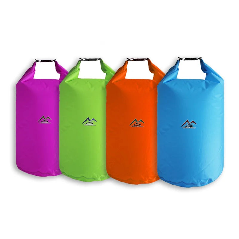 Unisex Trockenbeutel Set für Wandern & Kajak. Ideal zur wasserdichten Aufbewahrung im Rucksack.