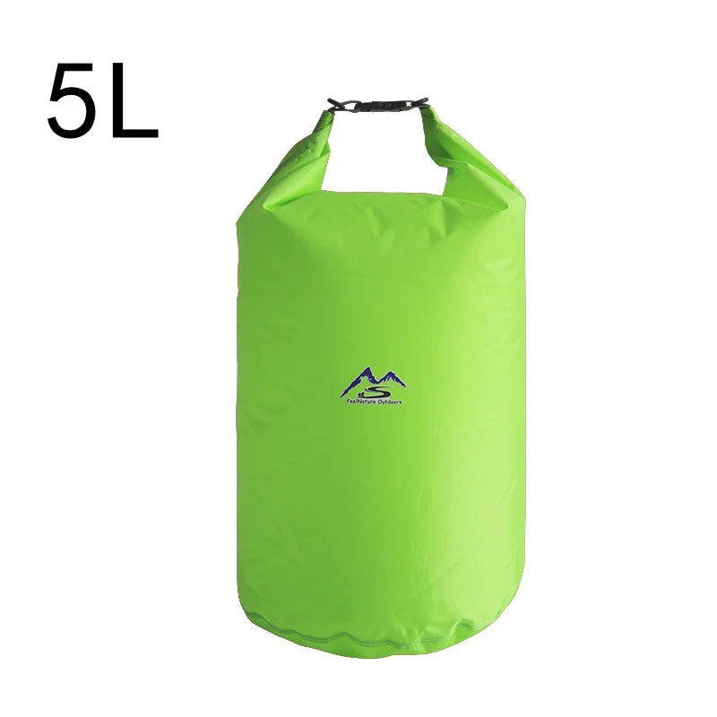 Set robuster Packsäcke, wasserdicht, für Rucksack & Kajak. Schützt Kleidung und Wertgegenstände.