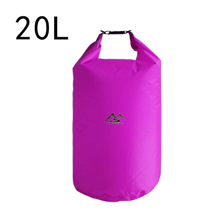 Großer wasserdichter Packsack, ideal für Kajak & Outdoor. Robust und leicht zu transportieren.